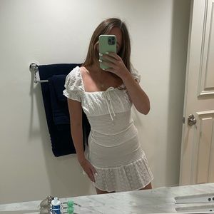 White dress never worn super cute!